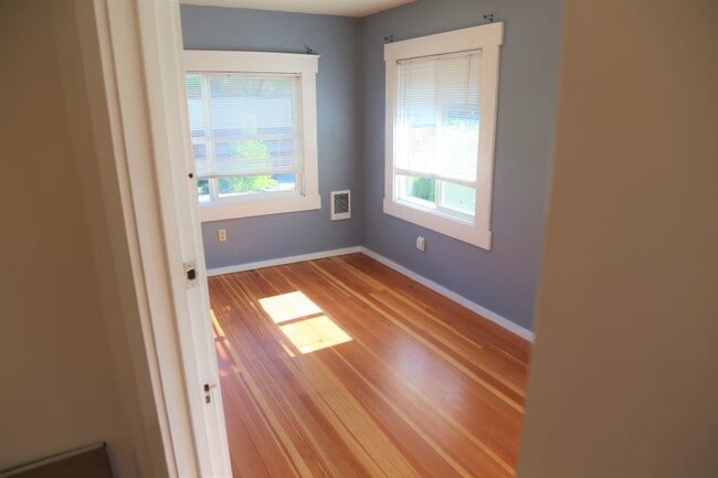 Foto del edificio - ON MONROE! Remodeled 4 Bed/2 Bath Better than on Campus