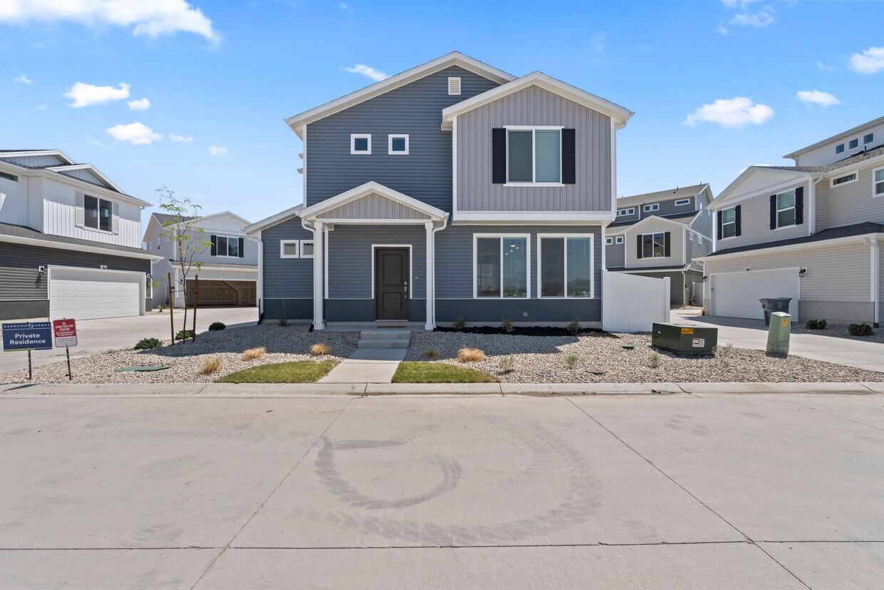 Primary Photo - NEW Saratoga Springs Home