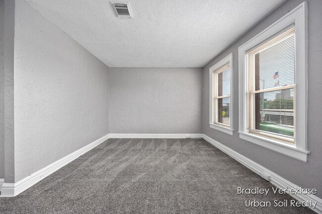 Foto del edificio - 511 Bridge St NW