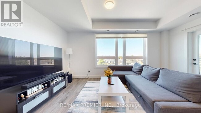 Building Photo - 26 Lowes Rd W