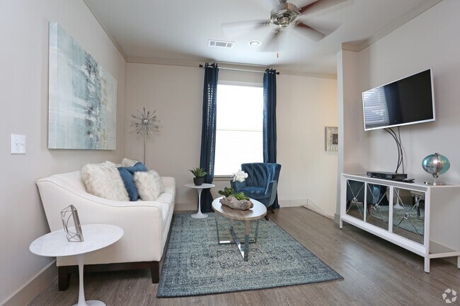 Building Photo - Kingwood Hideaway | Modern Comfort & Style!