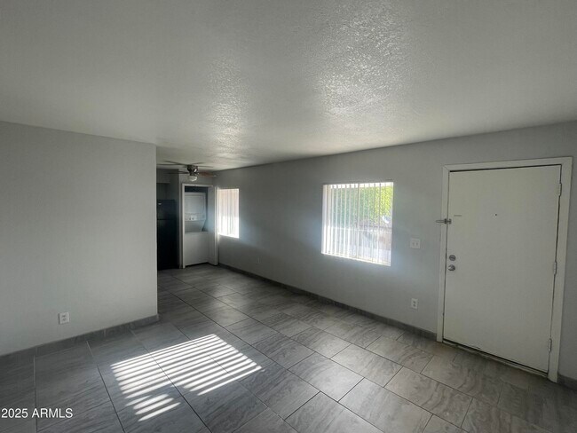 Foto del edificio - 1222 E Mountain View Rd