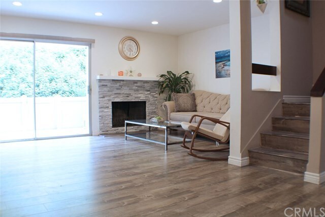 Building Photo - 5825 E Creekside Ave