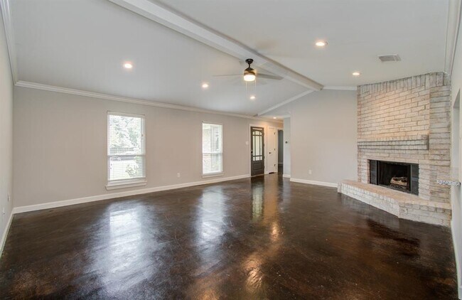 Building Photo - 9426 Charter Ridge Dr