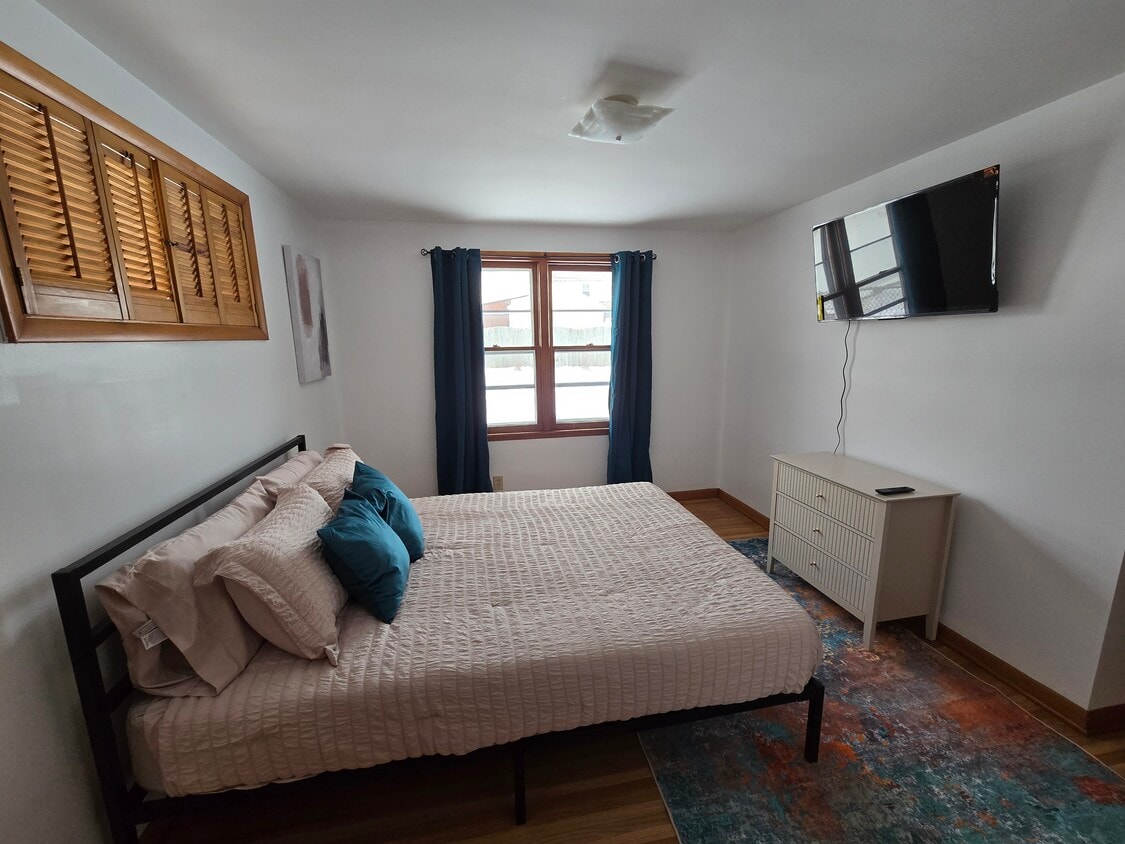 Foto del edificio - 44 Aurora Dr