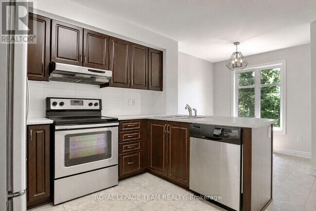 Building Photo - 31 Pritchard Dr
