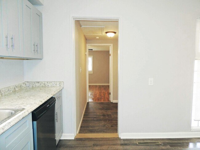 Foto del edificio - 4 Bed - 2 Full Bath Bungalow for Rent in Willowick!