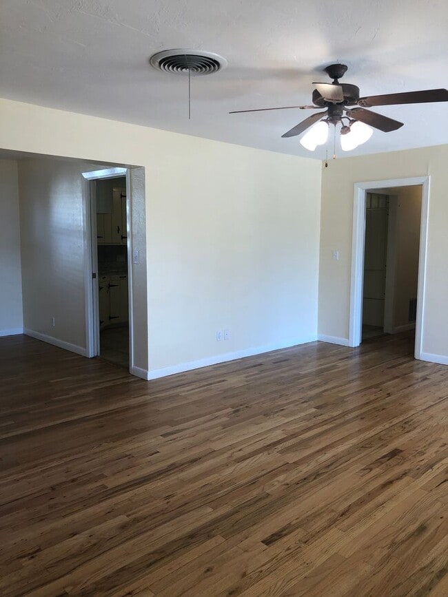 Building Photo - Located in Canyon!!!! Nice 3bedroom 1 bath located near WT and shopping center