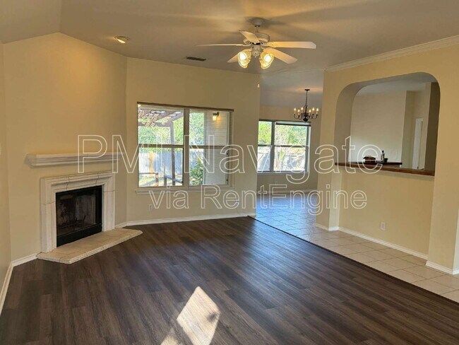 Building Photo - 827 Visor Dr