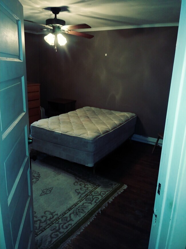 Bedroom 2 (10' 9" X 13' 10") - 828 N Aurora St