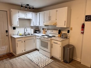 Building Photo - 147 State St