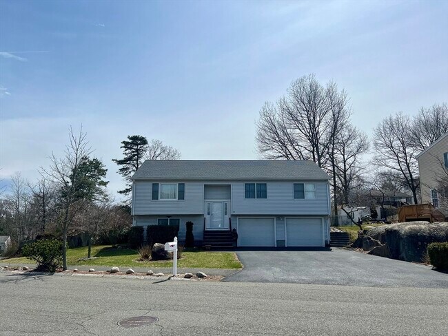 Foto del edificio - 20 Emerald Dr