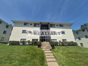 Building Photo - 920 Highland Ave