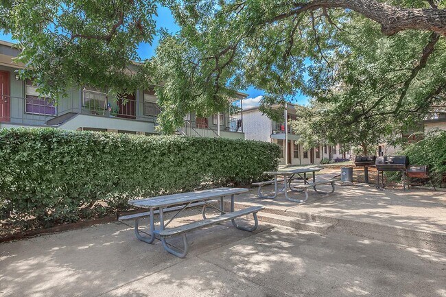 Foto del edificio - Leon Trace Apartments