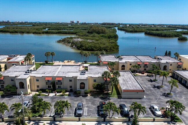 Building Photo - 1727 Minutemen Causeway