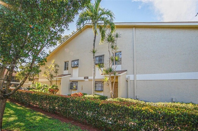 Foto del edificio - 606 Gardens Dr