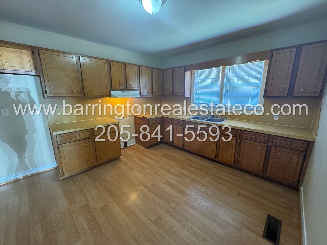 Building Photo - 705 60th St