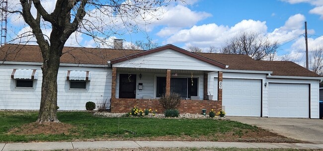 Building Photo - 901 Hillcrest Dr
