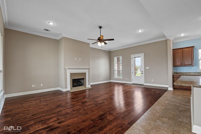Building Photo - 3 Bedroom 2 Bath in Cypress Bend