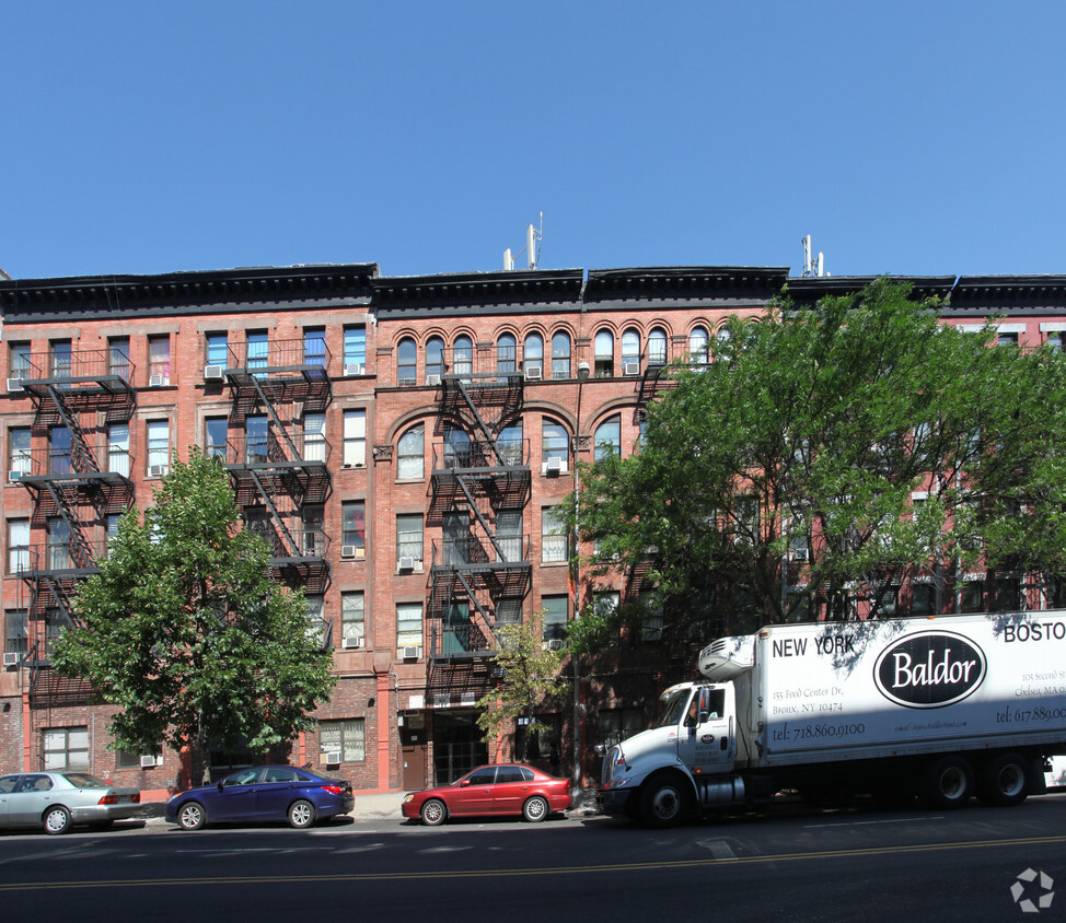 Building Photo - Hudson Piers