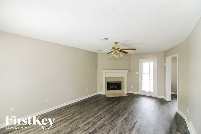 Foto del edificio - 11626 Millwind Dr