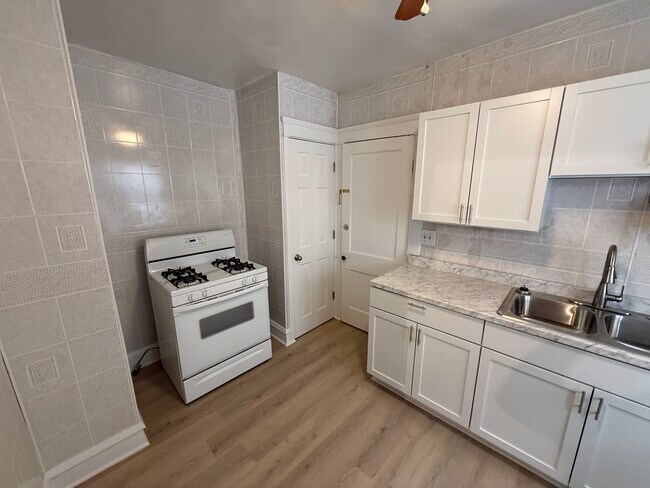 Foto del edificio - 11916 Browning Ave