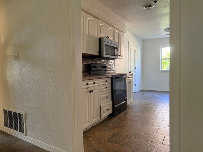 Building Photo - $1,900.00 MOVE-IN-SPECIAL