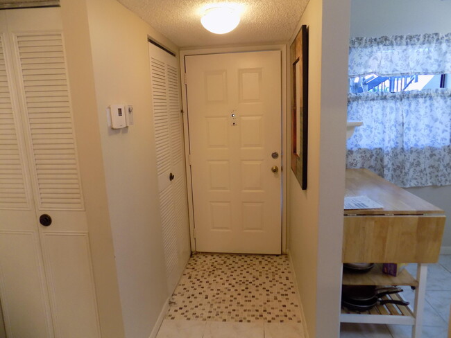 Foto del edificio - 7202 Golf Colony Ct