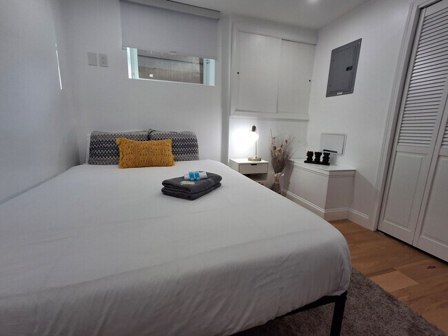 Building Photo - 17 Mt Pleasant Ave