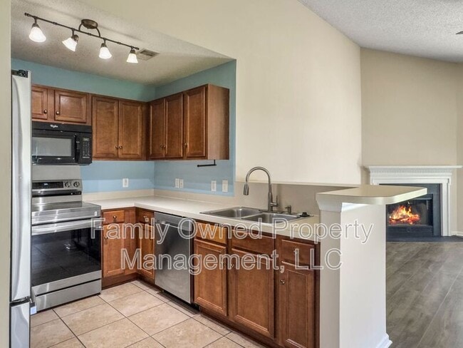 Building Photo - 72 Blue Jasmine Ln