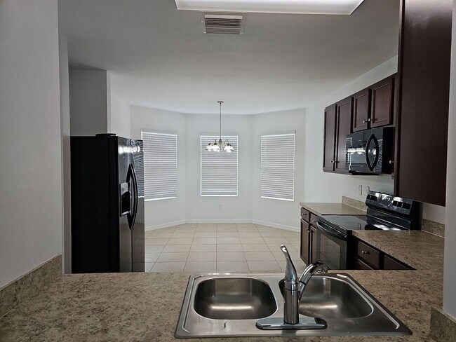 Building Photo - Nice 3 bed 2 bath 2 car garage single family home in Cape Coral with lawn care included.