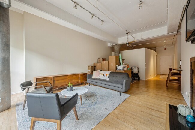 Foto del edificio - 130 S Canal St