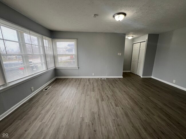 Building Photo - 1919 S Keystone Ave