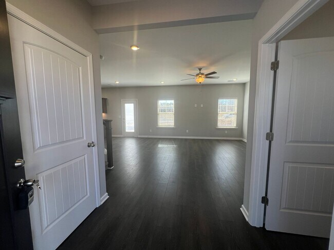 Building Photo - 41 Country Cir