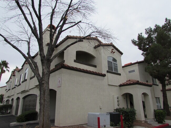 Building Photo - 2975 Bluegrass Ln #1324