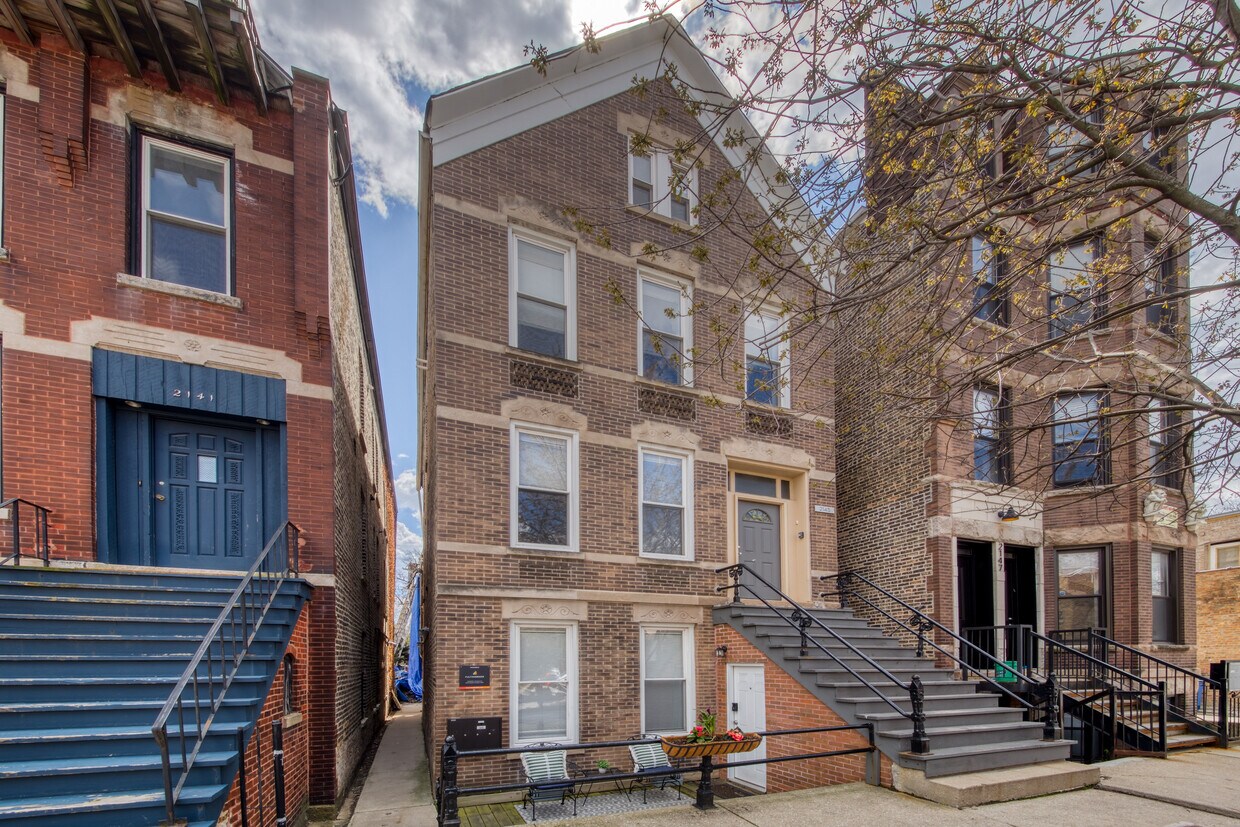 Primary Photo - 2145 W Webster Ave