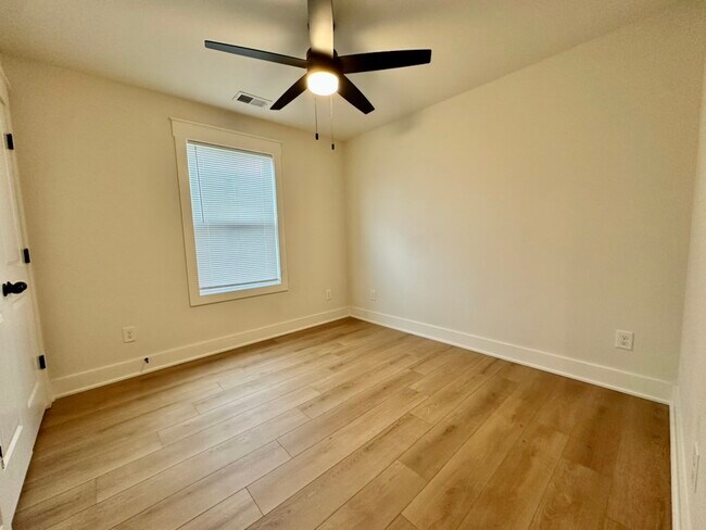 Foto del edificio - 336 Woods Rd