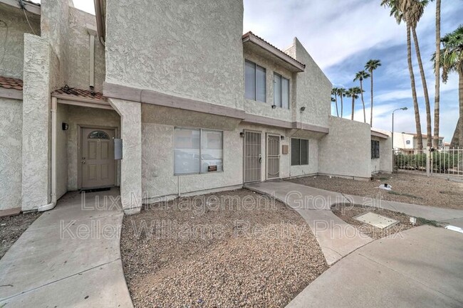 Building Photo - 3840 N 43rd Ave