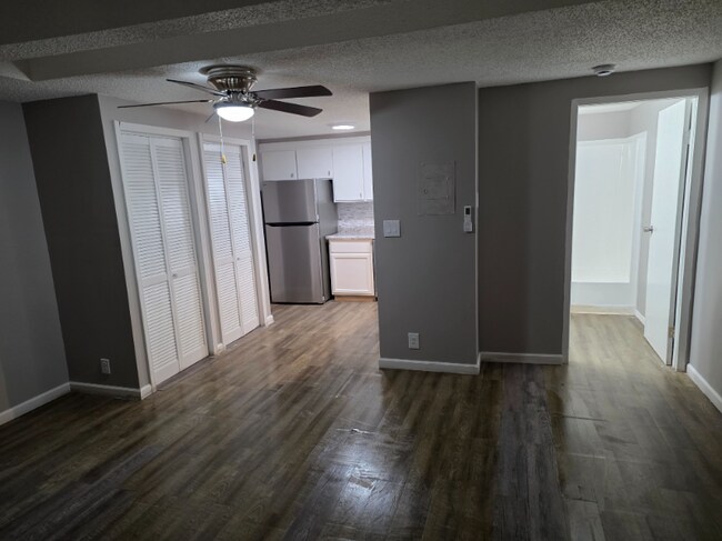 Foto del edificio - 734 N Country Acres Ave