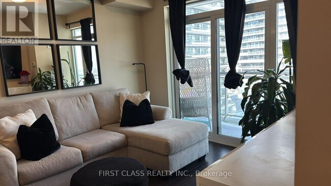 Building Photo - 2560 Eglinton Ave W