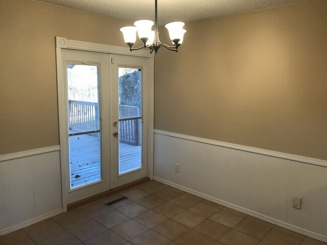 Foto del edificio - 3 Bedroom 2 Bathroom across from Kickapoo High School $1,495!