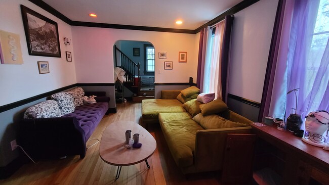 Living room - 5812 Sargent Rd