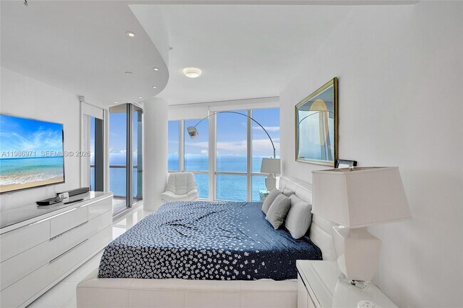 Foto del edificio - 17121 Collins Ave