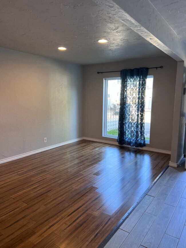 Foto del edificio - 2451 NW 38th St