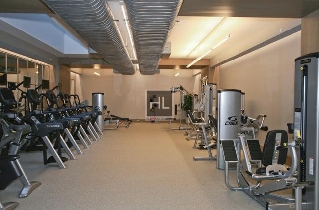 Building Photo - 330 W 39th St