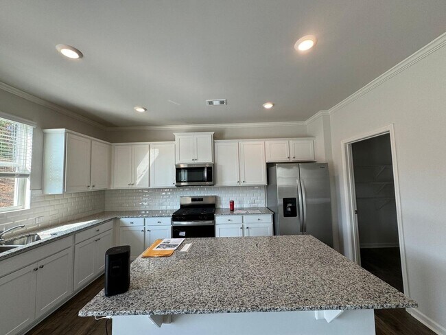 Building Photo - 5 Bedroom Single Family Home in Cartersvlle