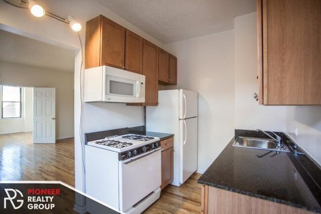 Building Photo - 0 bedroom in CHICAGO IL 60613