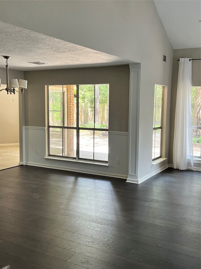 Building Photo - 5 Spurwood Ct