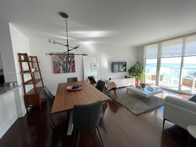 Building Photo - 1155 Brickell Bay Dr