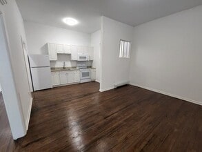 Building Photo - 584 Main St